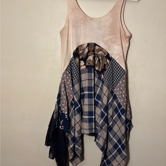 Revival Cream, Tan and Navy Sleeveless Top - Picture 4 of 11